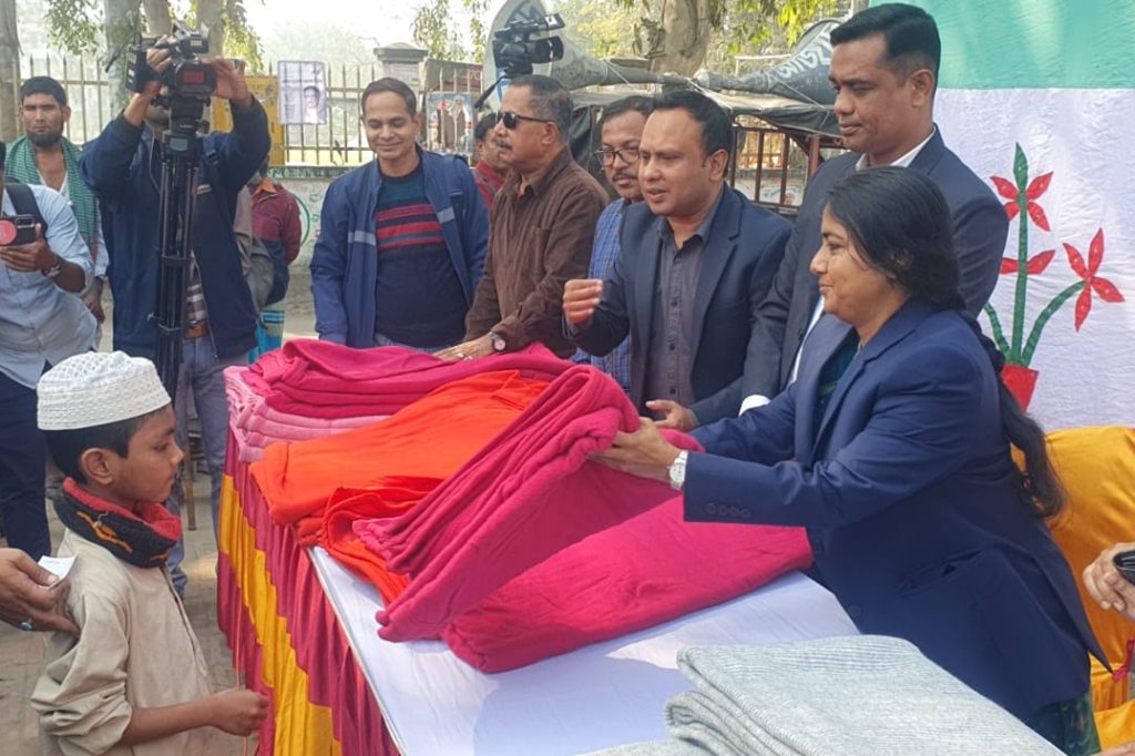 টিআরইউ এর উদ্যোগে শীতবস্ত্র বিতরণ