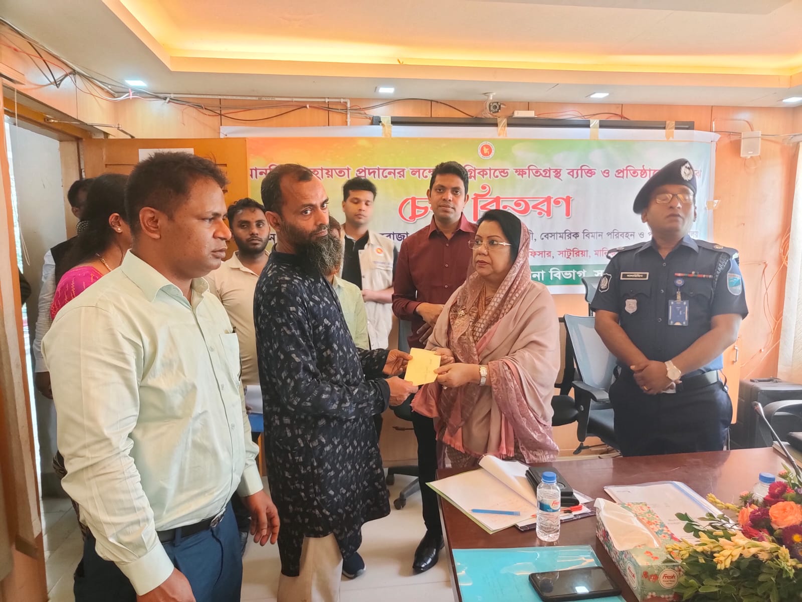 সোনালীর ঘরে পৌঁছাল বিমান ও পর্যটন মন্ত্রীর রিতার সহায়তা