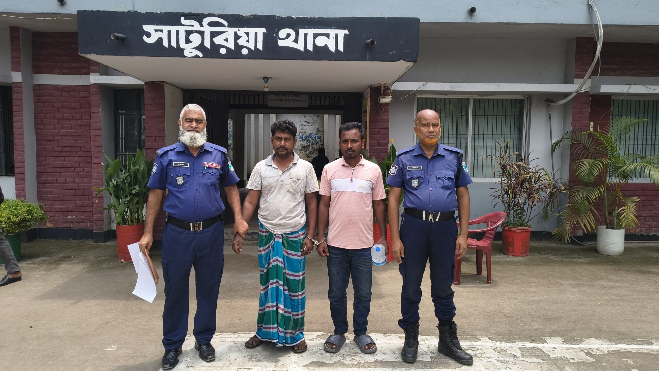 সাটুরিয়ায় দুই মাদক ব্যবসায়ী গ্রেফতার