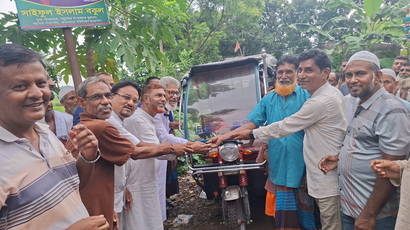 মুন্নু ফাউন্ডেশনের ইজিবাইক পেলেন ধানকোড়ার আরজু মুন্নু ফাউন্ডেশনের ইজিবাইক পেলেন ধানকোড়ার আরজু