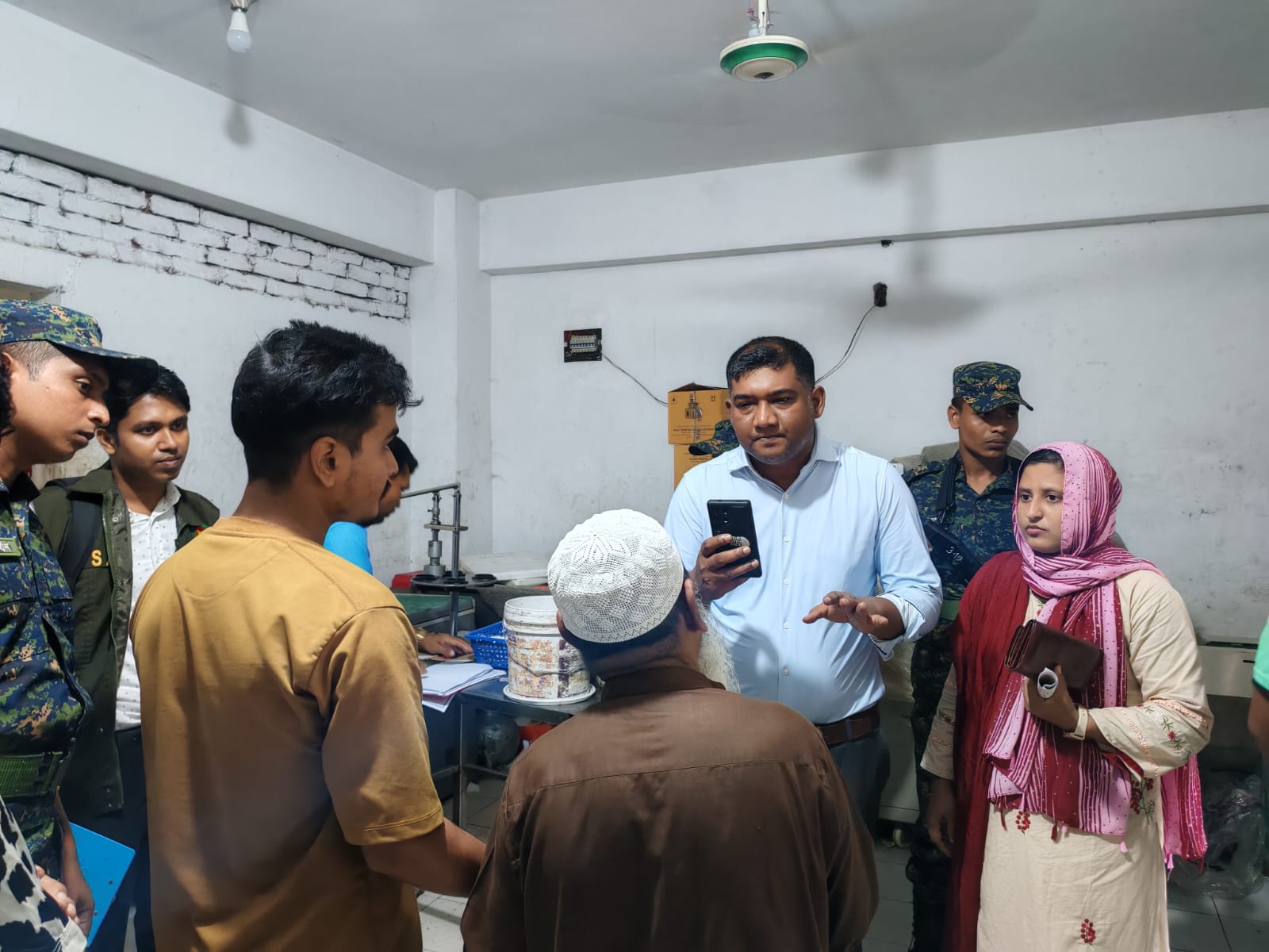সাটুরিয়ার আইসক্রিম কারখানাকে ১ লাখ টাকা অর্থদন্ড সাটুরিয়ার আইসক্রিম কারখানাকে ১ লাখ টাকা অর্থদন্ড
